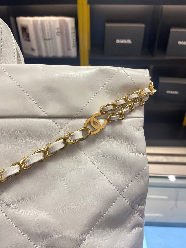  spacious purse view 7
