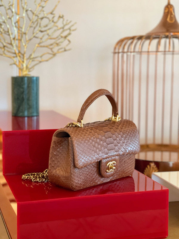  women's handbag, mid design, view 1