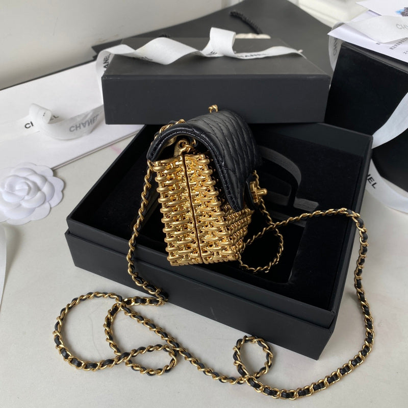 Zivas Charm Effortless Sophistication Designer Handbag (Versatile Style Statement) – Detail View