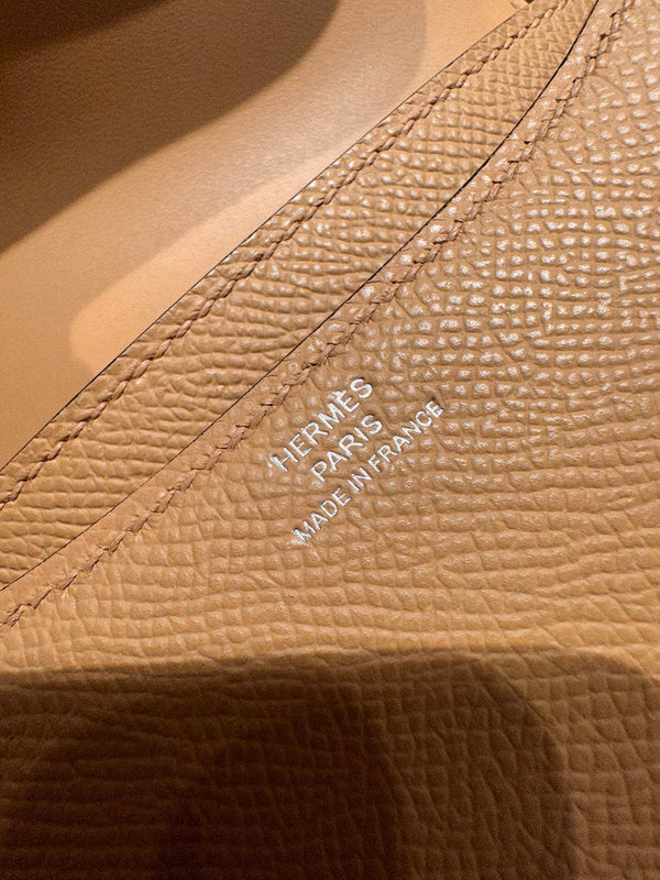 Refined handbag styled for everyday wear