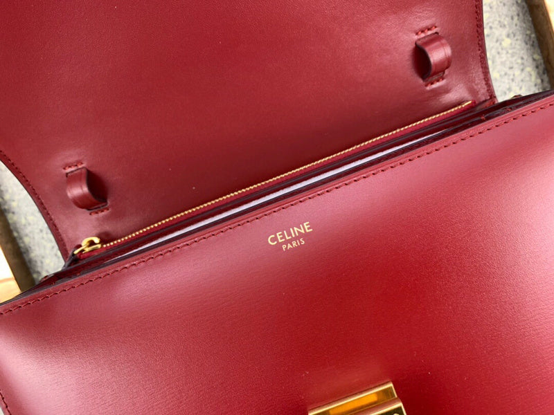 Handle and strap detail of sleek refined women's handbag – women's everyday handbag