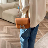 Streamlined handbag styled for everyday wear