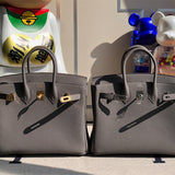  Sleek shopper bag front view