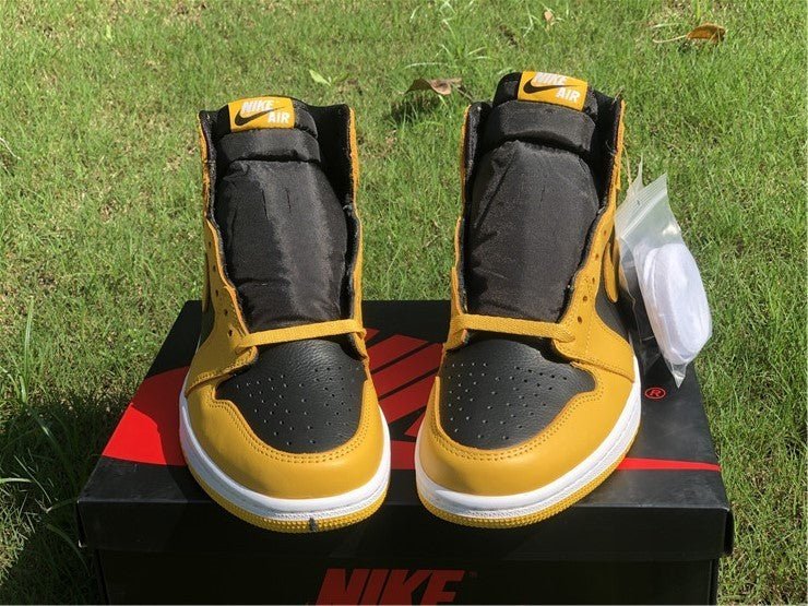 Nike Men's & Women's Premium Low-Top Trainers — Style 145 close-up view