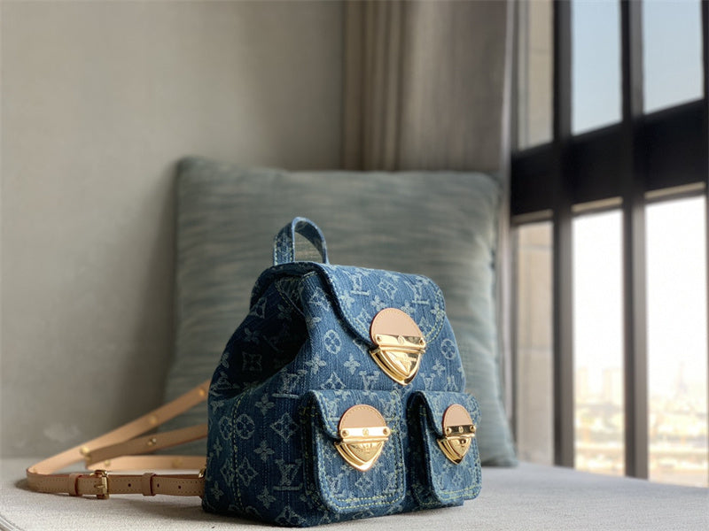  satchel interior and compartment view