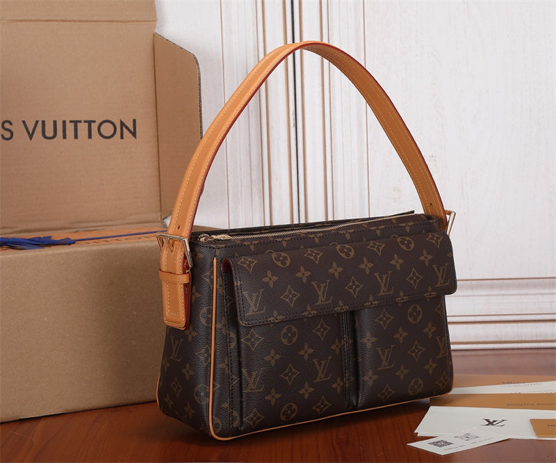  tote bag interior and compartment view