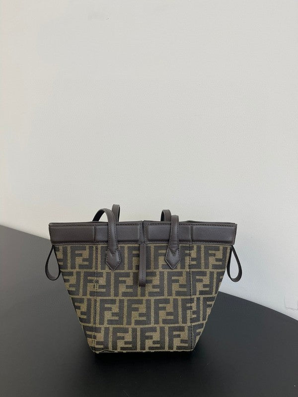 Ziva's Charm handbag – product shot (15cm*18.5cm*15cm)