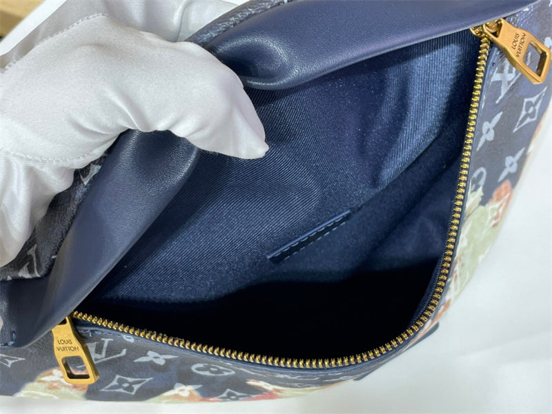  handbag interior and compartment view