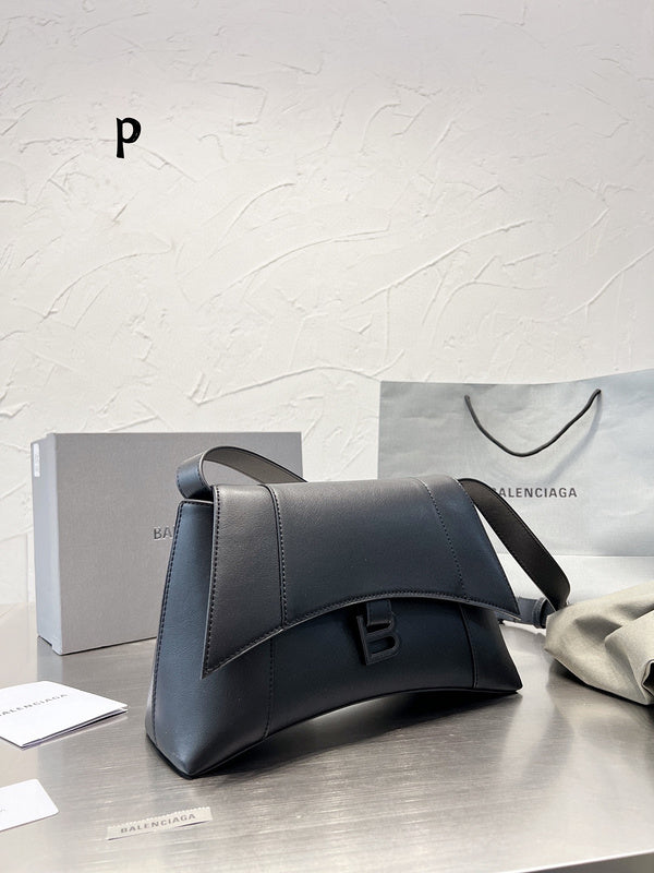 Ziva's Charm handbag – interior view (one versatile size)