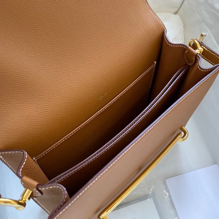  Understated shoulder bag front view 7