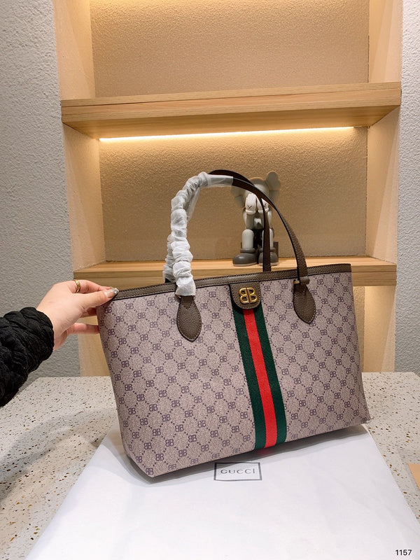 Ziva's Charm handbag – product shot (one versatile size)