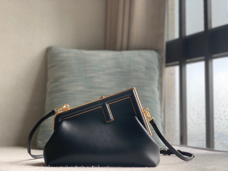 Ziva's Charm handbag – product shot (26cm*18cm*10cm)