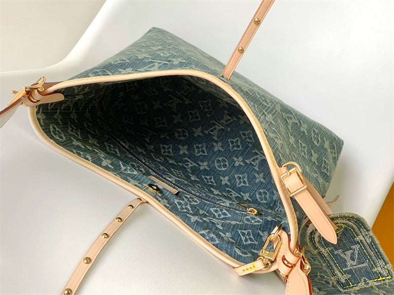  handbag interior and compartment view