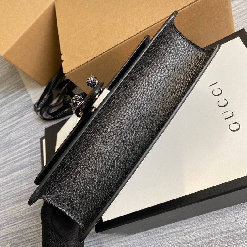 Handle and strap detail of sleek premium women's handbag – women's designer-style accessory