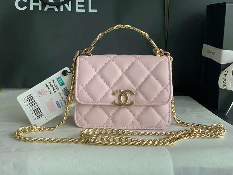Zivas Charm Versatile Design Luxury Handbag (Considered Detail & Form) – Close-Up Detail