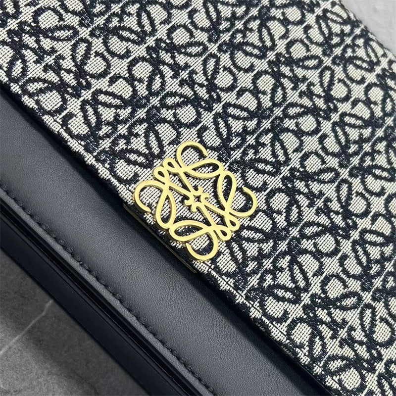 Ziva's Charm handbag – angled view (22.5cm*6.5cm*15.5cm)