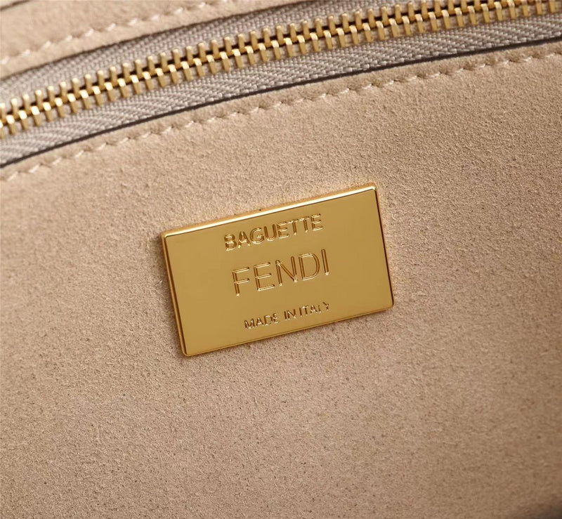Ziva's Charm handbag – close-up view (Standard Size)