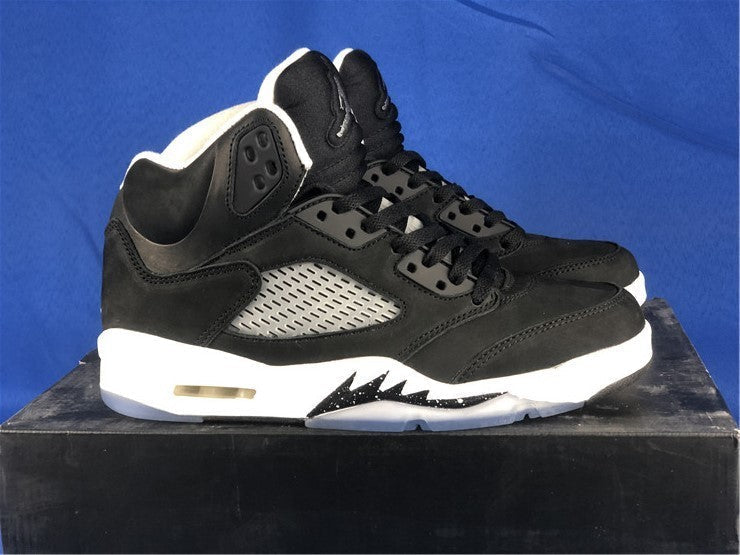 Nike Men's & Women's Designer Lifestyle Shoes — Style 140 side view