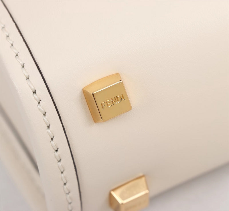 Ziva's Charm handbag – close-up view (Standard Size)