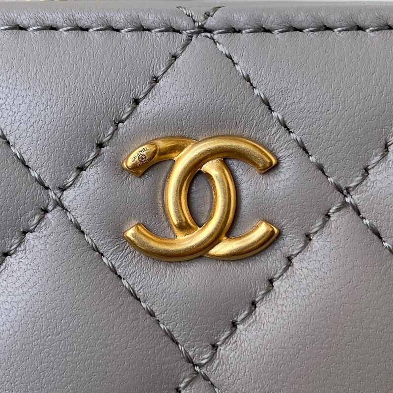  handbag, compact everyday style, image 3