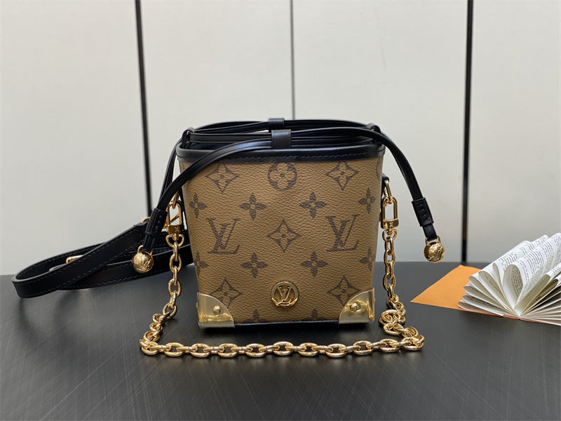  crossbody bag interior and compartment view