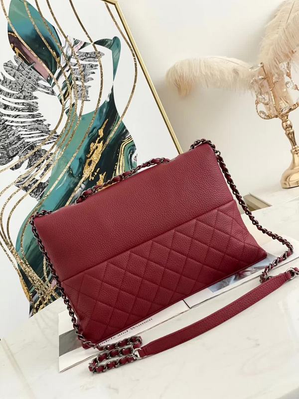 Zivas Charm Sleek Silhouette Fashion Handbag (Statement-Ready Design) – Detail View