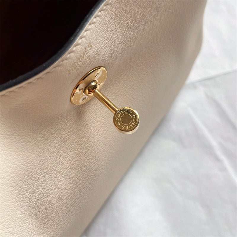  Polished shoulder bag front view 19
