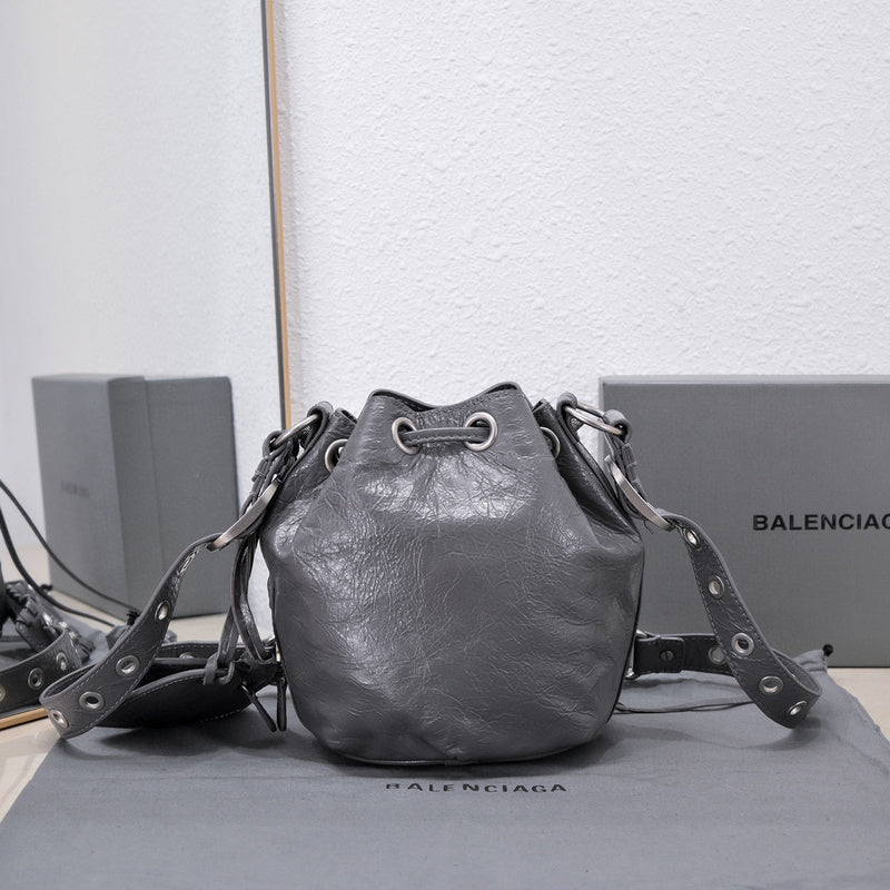Zivas Charm Contemporary Flair Statement Handbag (Timeless Wardrobe Addition) – Side Profile 11