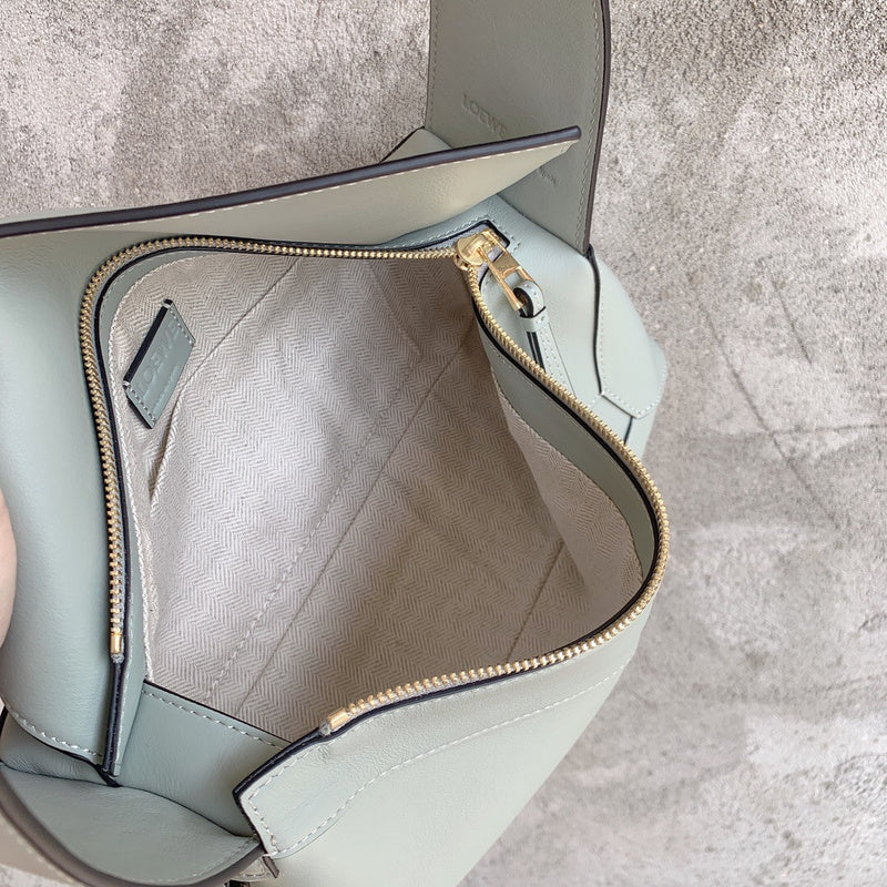 Ziva's Charm handbag – close-up view (28cm*12cm*11cm)