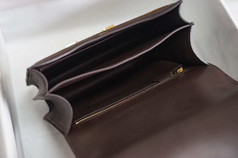 Side view of effortless structured handbag