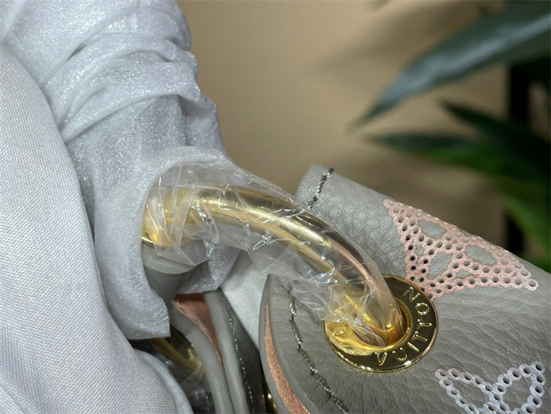  carryall bag close-up of hardware and finish