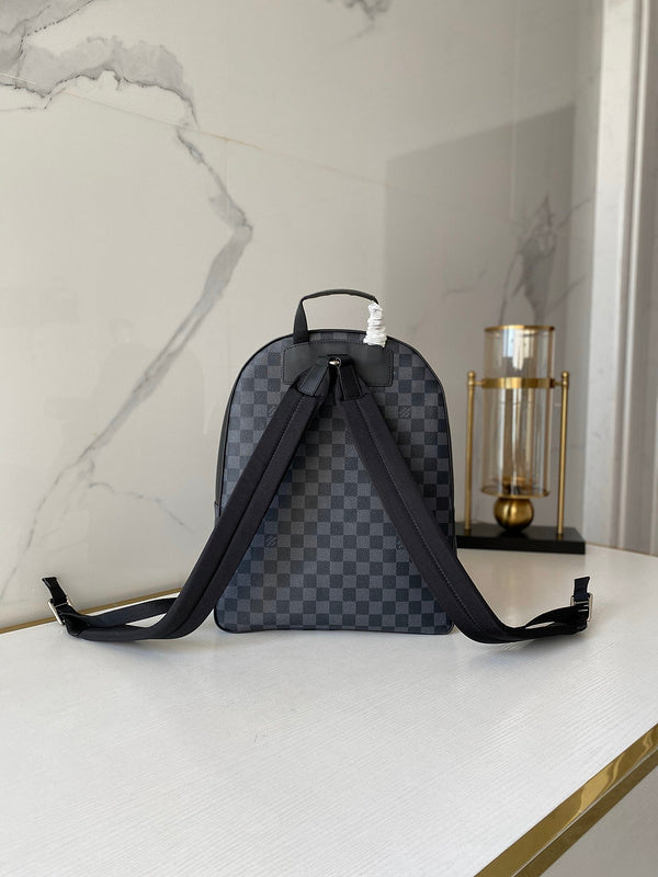 Close-up detail of premium modern women's handbag – women's designer-style accessory