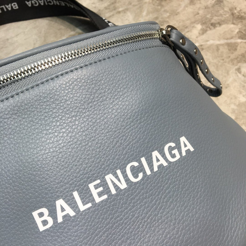 Understated Faux Leather Handbag - Versatile Everyday Design | Women's Everyday Carry Handbag #748 - hardware and detail close-up (image 5) of designer-inspired handbag