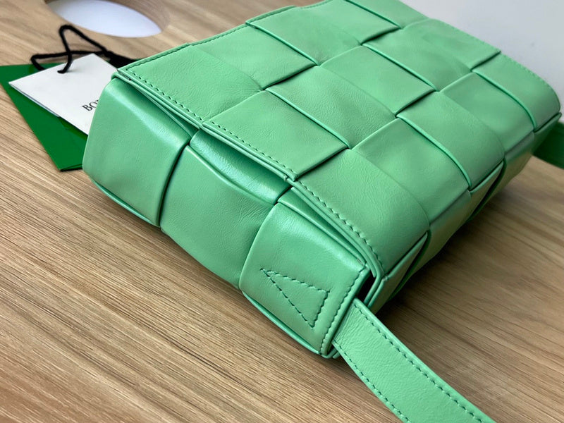 Sleek Vegan Leather Handbag - Chic Everyday Appeal | Women's Fashion Handbag #1646 - product detail shot (image 10) of designer-inspired handbag