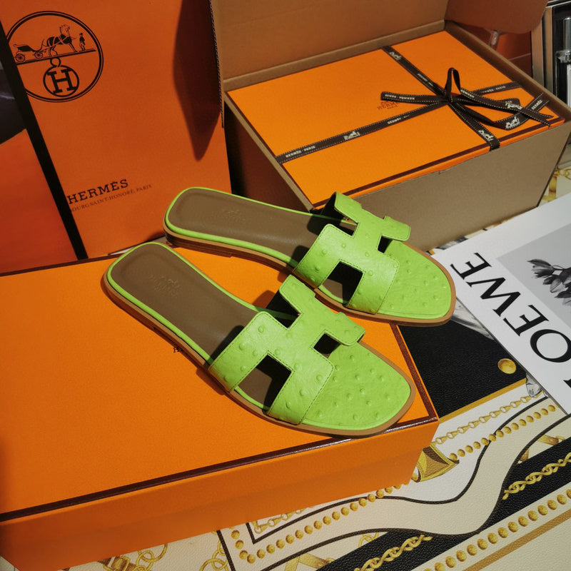 Hermès Nude Block Heel Sandals - Detail Shot of Craftsmanship