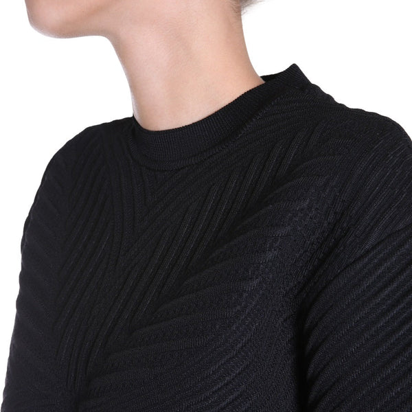 Close-up of Alexander McQueen sweaters & pullovers hardware and fine stitching