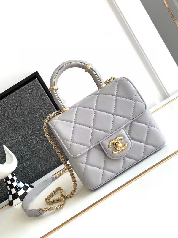 Ziva's Charm handbag – front view (one versatile size)