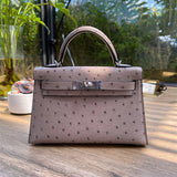  Elegant top-handle bag front view