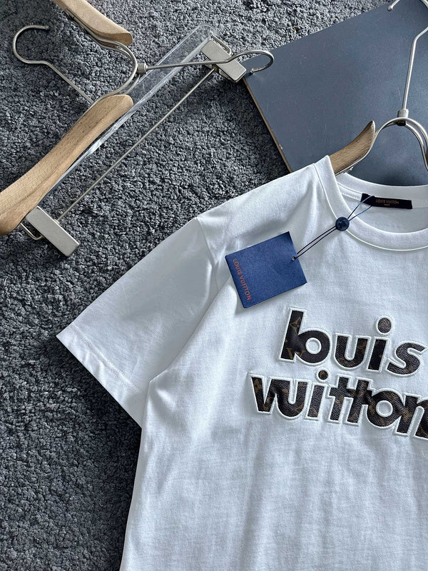 Full styled look of Louis Vuitton cotton t-shirt with relaxed-fit cut