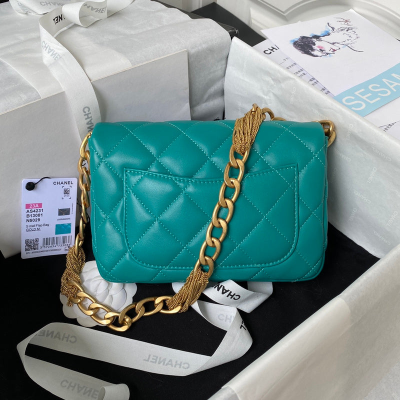 Ziva's Charm handbag – product shot (one versatile size)