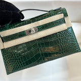  carryall bag close-up of hardware and finish 23
