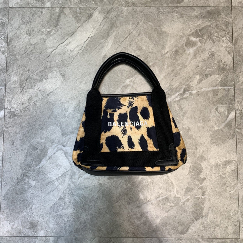 Chic Premium PU Leather Handbag - Modern Structured Build | Women's Premium Handbag #643 - close-up detail shot (image 3) of designer-inspired handbag