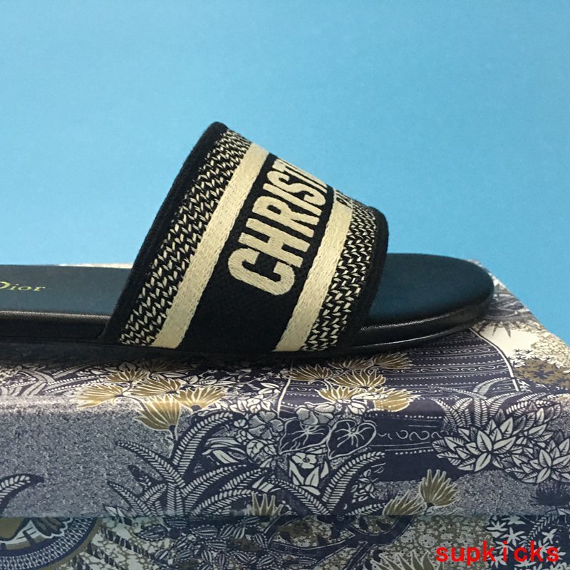 Dior shoes Style 033 - texture and material detail
