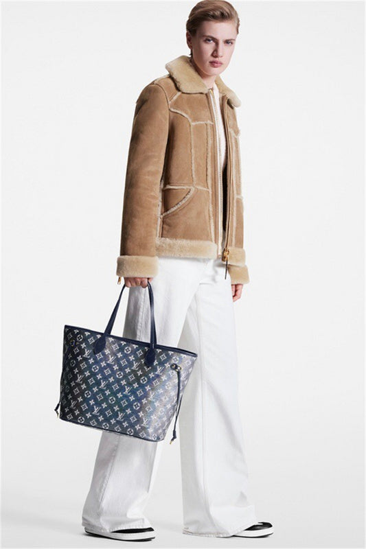  effortless handbag detail view showing craftsmanship 14