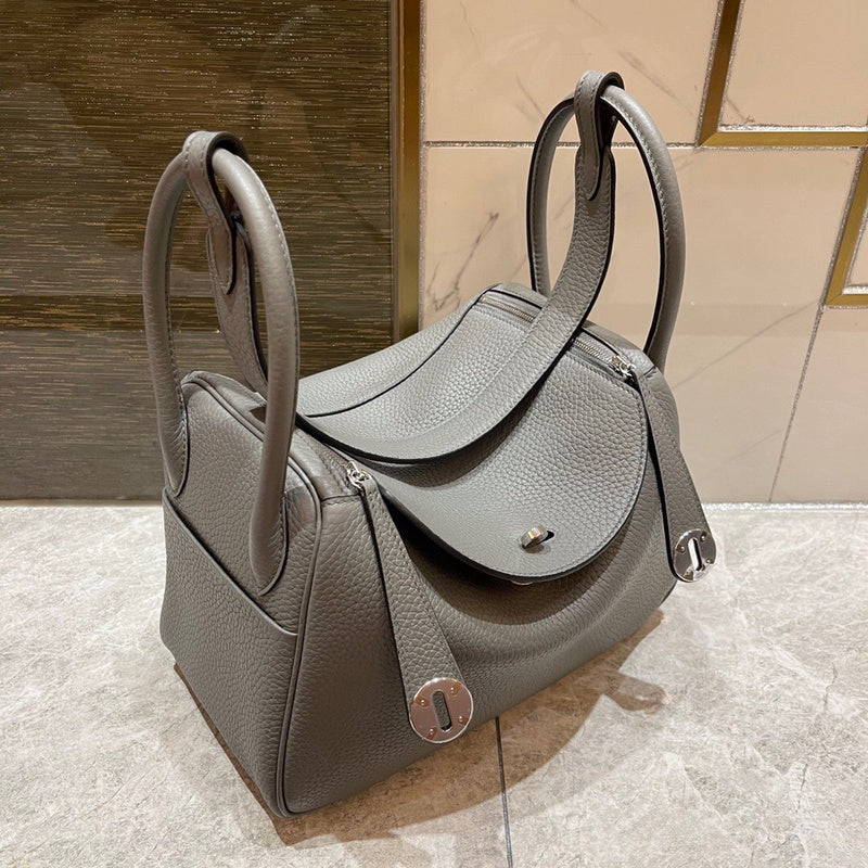 Effortless handbag styled for everyday wear