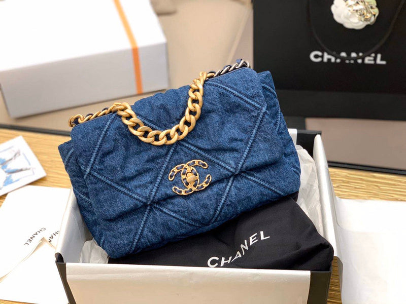 women's handbag, mid design, view 4