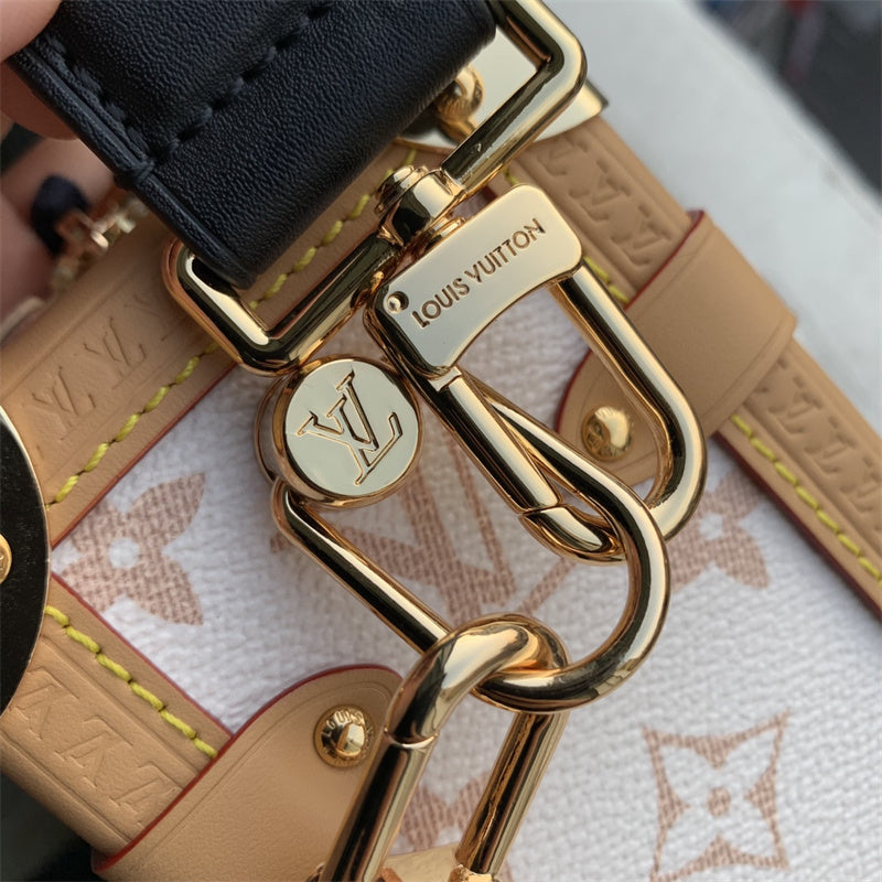  Signature handbag front view 7