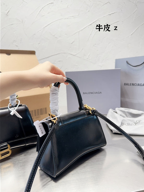 Ziva's Charm handbag – back view (one versatile size)