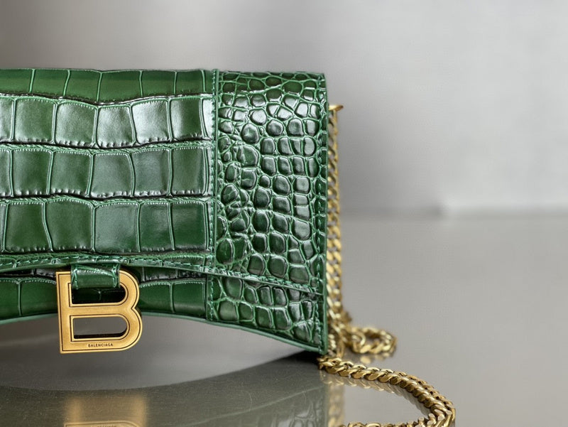 Zivas Charm Sleek Silhouette Statement Handbag (Everyday Luxury Essential) – Styled Look