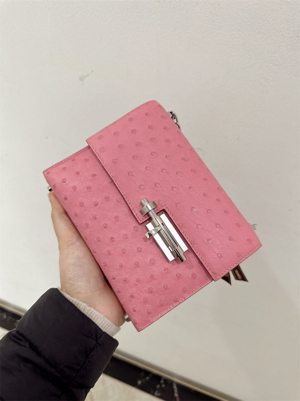  sophisticated tote bag styled with outfit